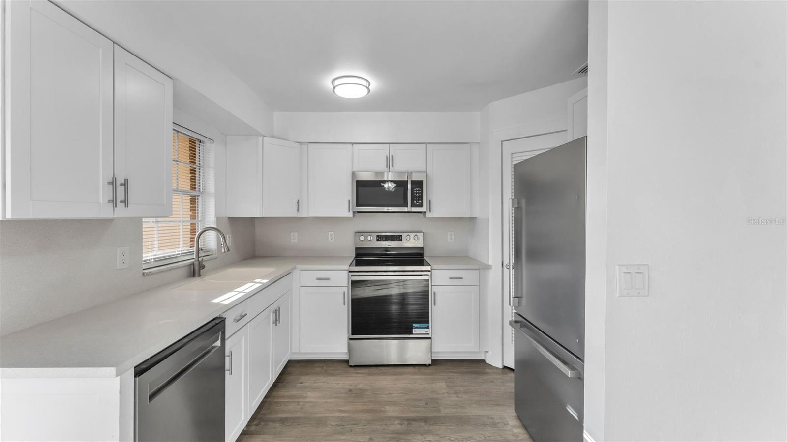 LAKE BENTLEY SHORES CONDO PH 01 - Residential