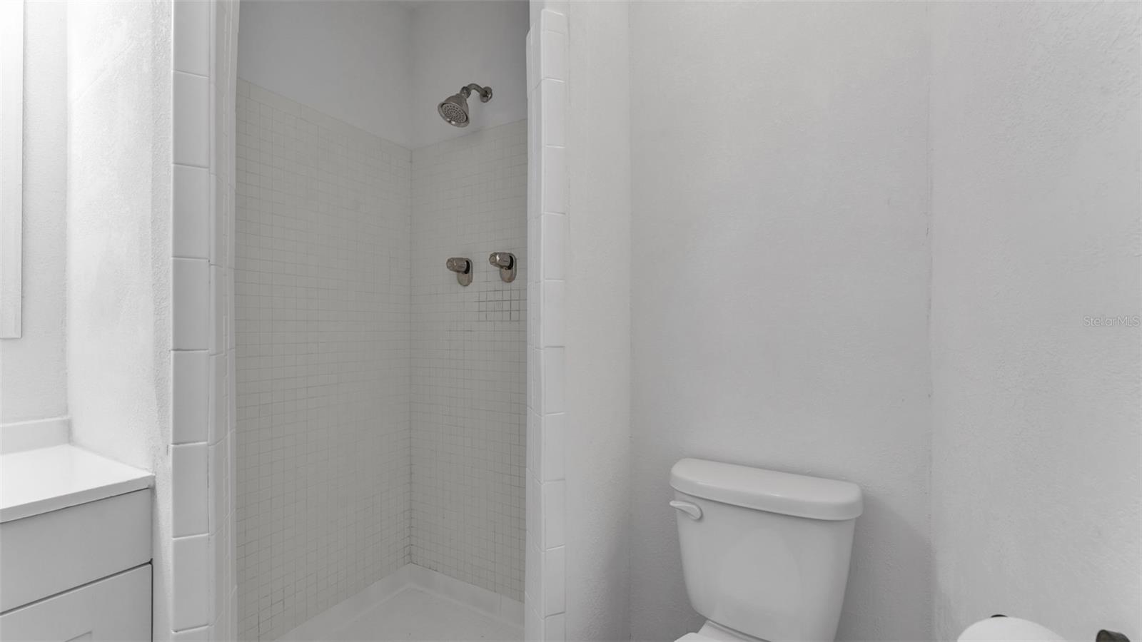 LAKE BENTLEY SHORES CONDO PH 01 - Residential