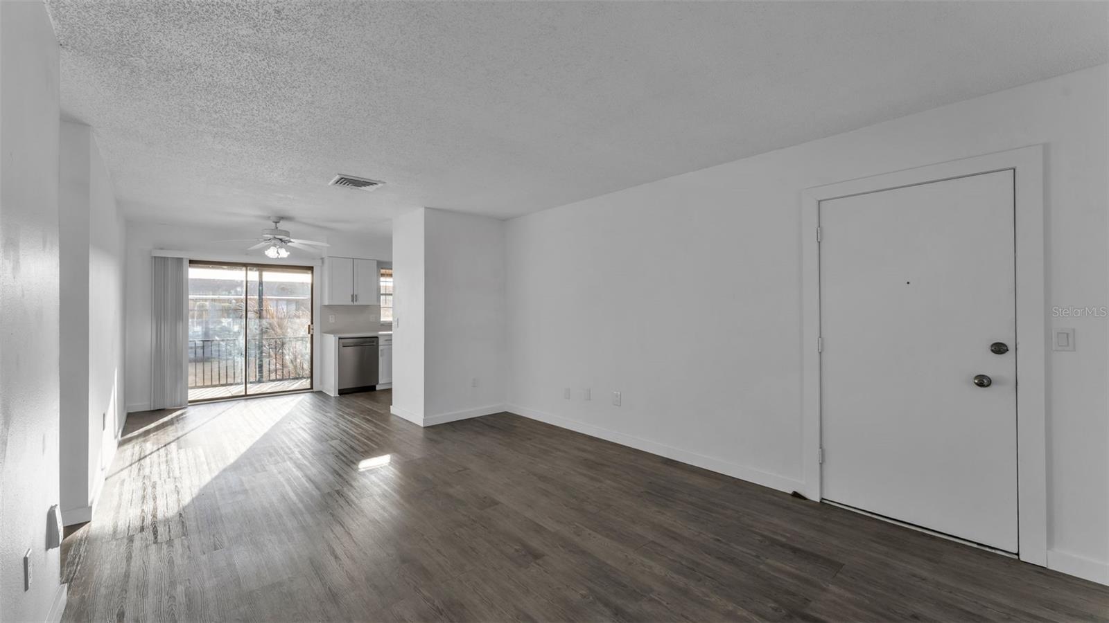 LAKE BENTLEY SHORES CONDO PH 01 - Residential