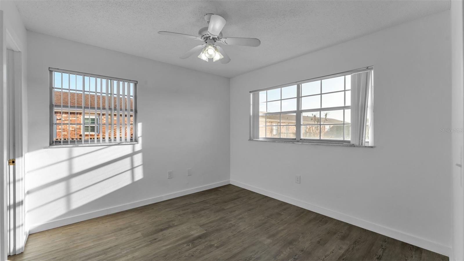 LAKE BENTLEY SHORES CONDO PH 01 - Residential