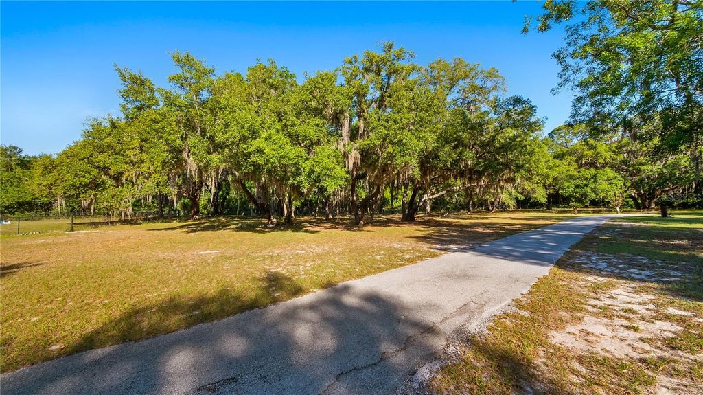 Photo of Legacy Woods, Groveland, FL 34736 (MLS # G5111017)
