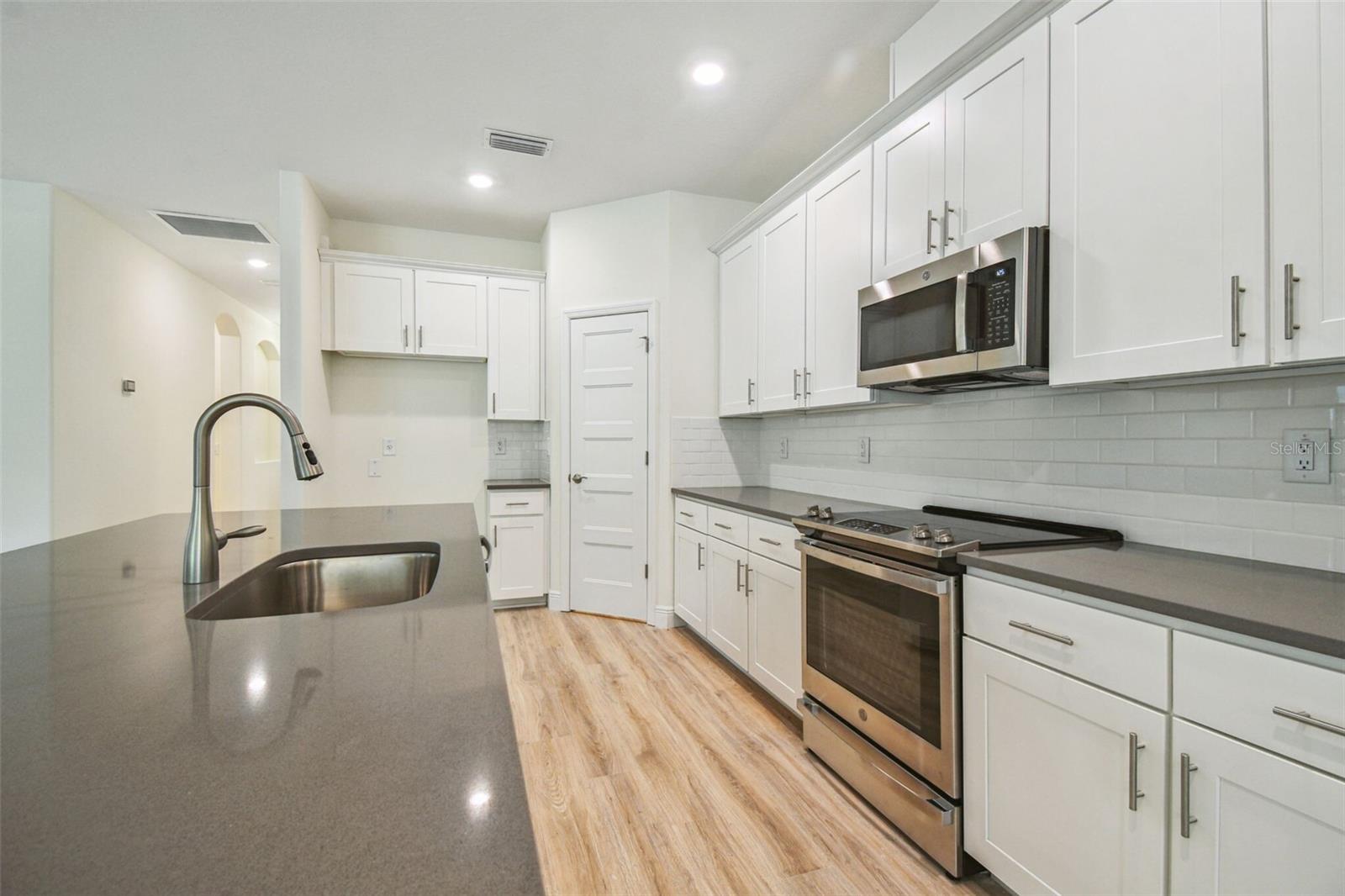 HIDDEN RIDGE - Residential