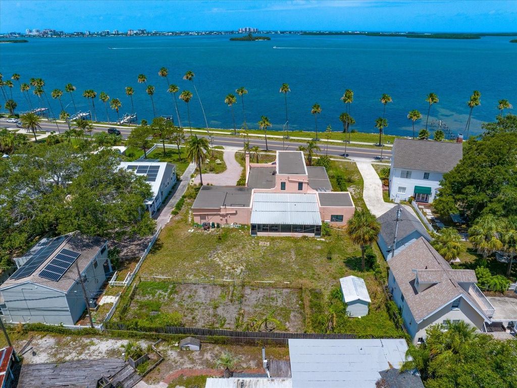 Photo of 43 Edgewater Dr, Dunedin, FL 34698 (MLS # TB8474733)