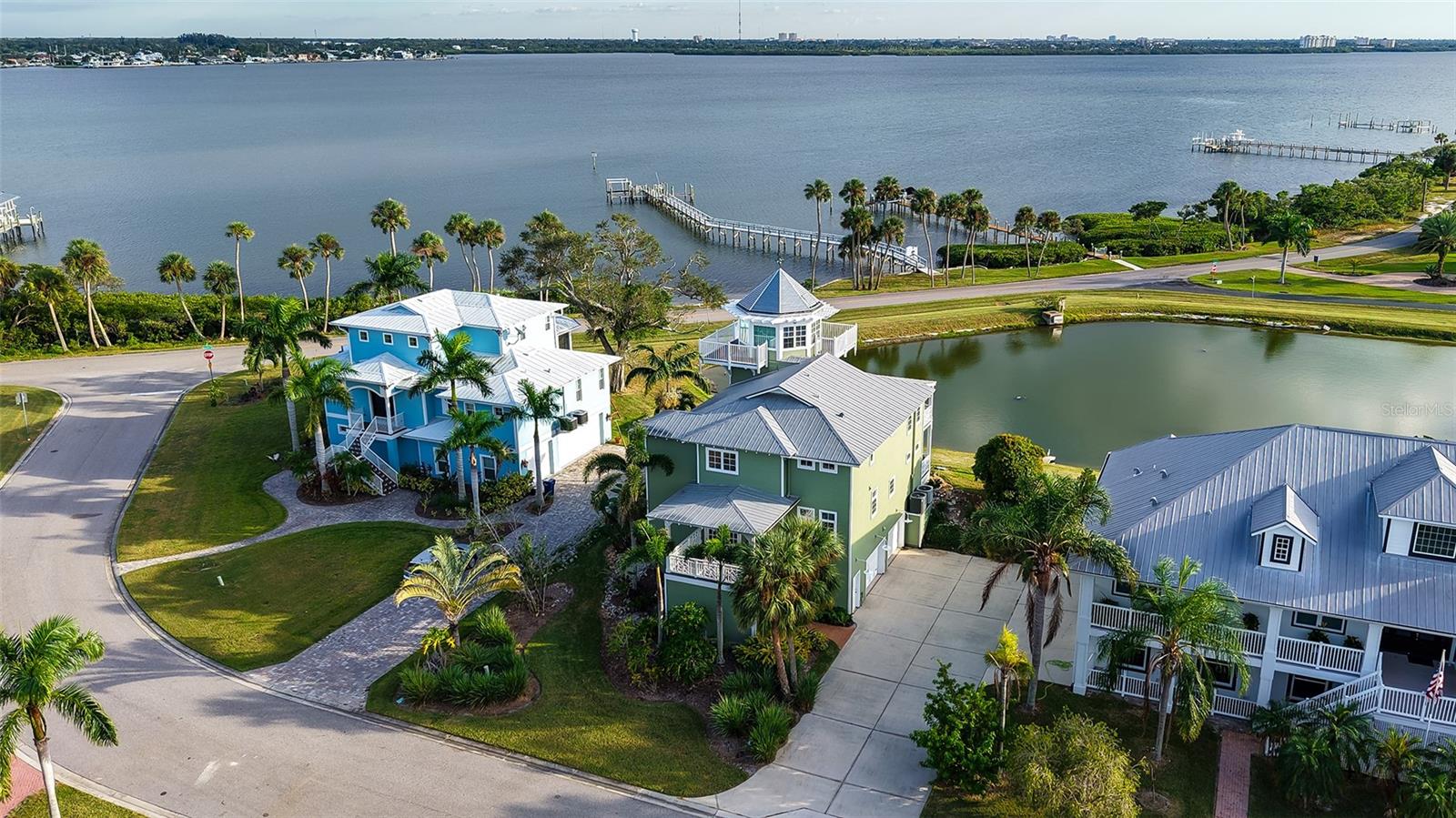 31 ISLAND COURT