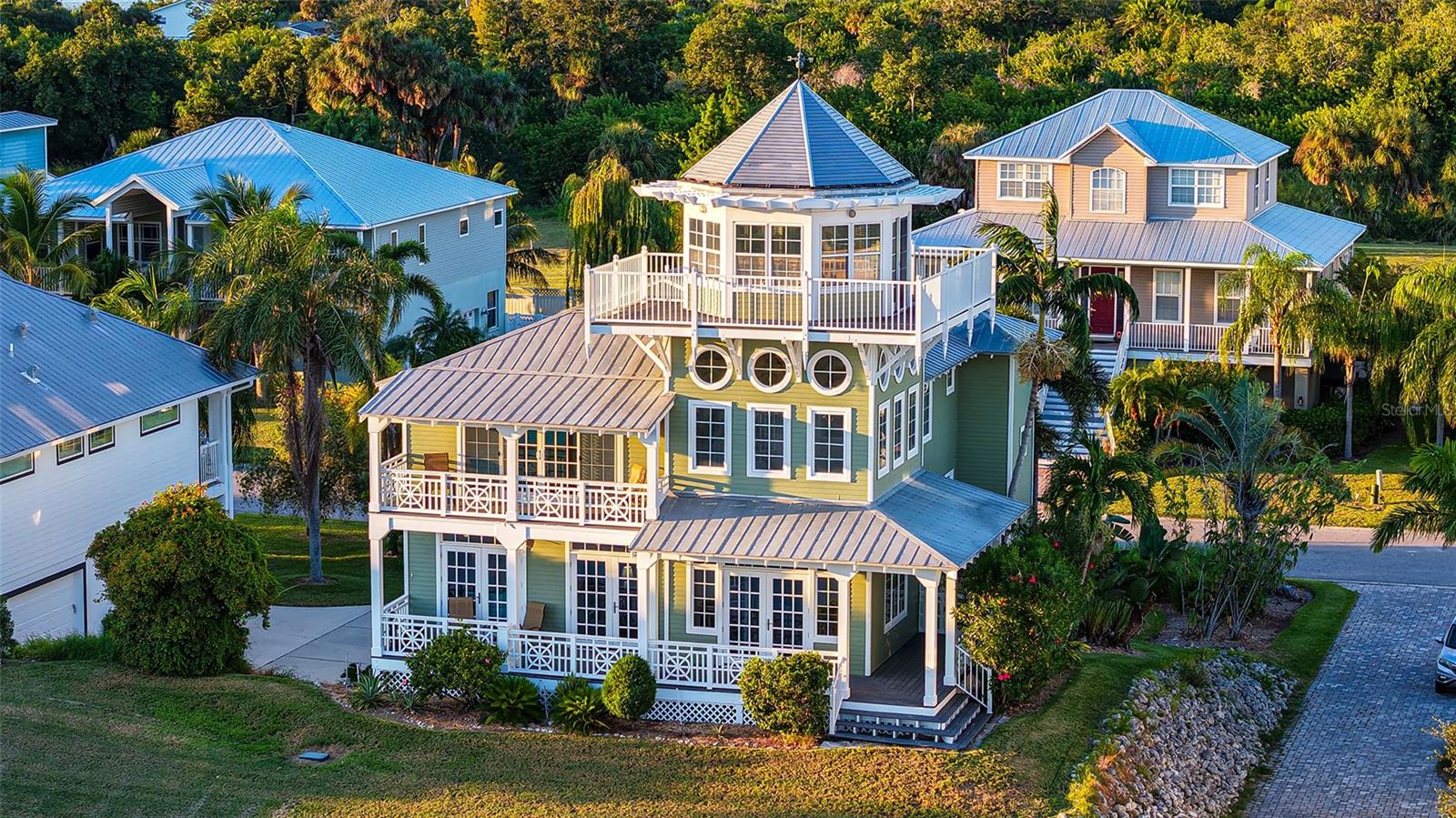 31 ISLAND COURT