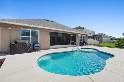 A home in WINTER HAVEN