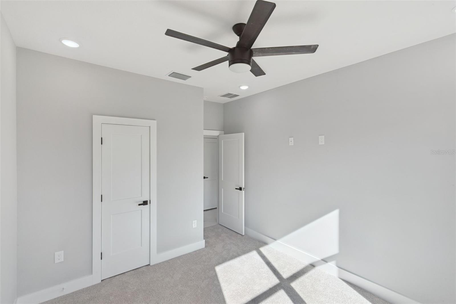 ROYAL TRAILS UNIT 01 - Residential