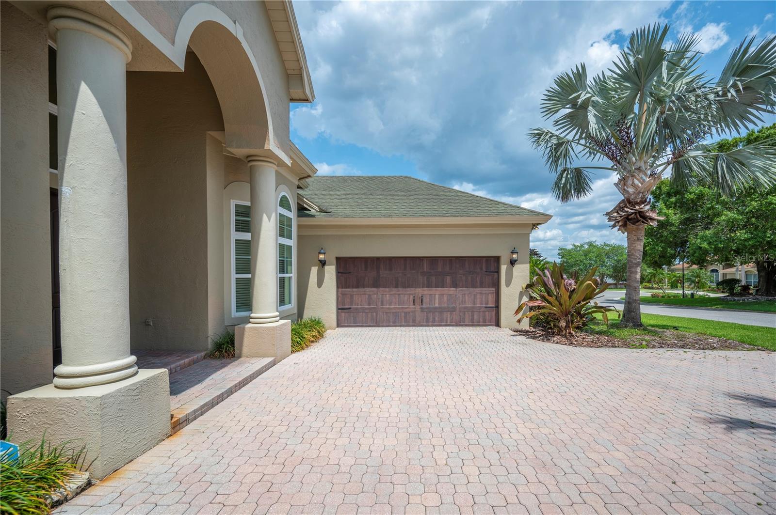 715 HANOVER COURT