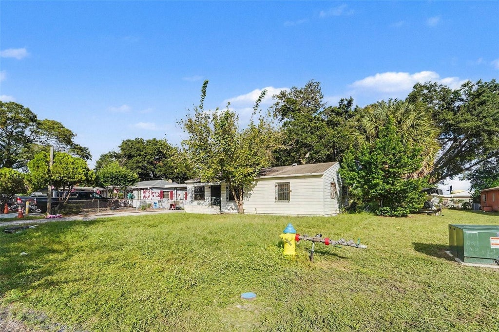 Photo of 3921 W Cherry Street, Tampa, FL 33607 (MLS # TB8561993)