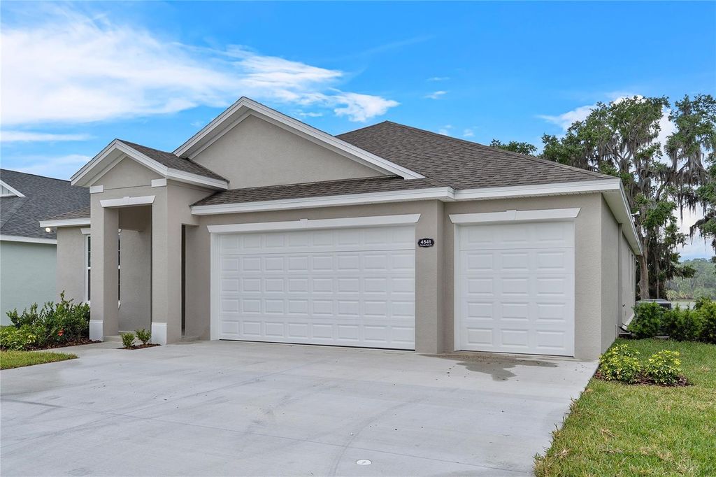 Photo of 4541 Fairway Oaks Drive, Mulberry, FL 33860 (MLS # L4960854)