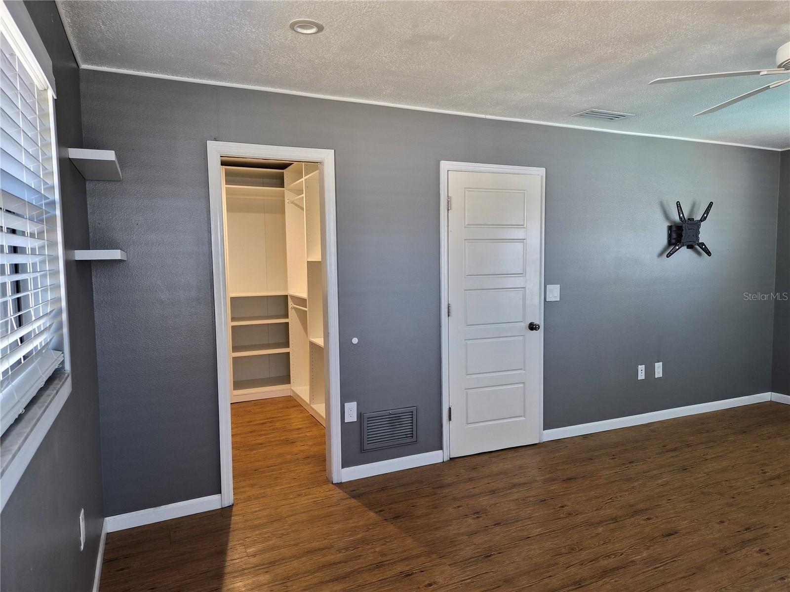 SOUTH VENICE - Residential