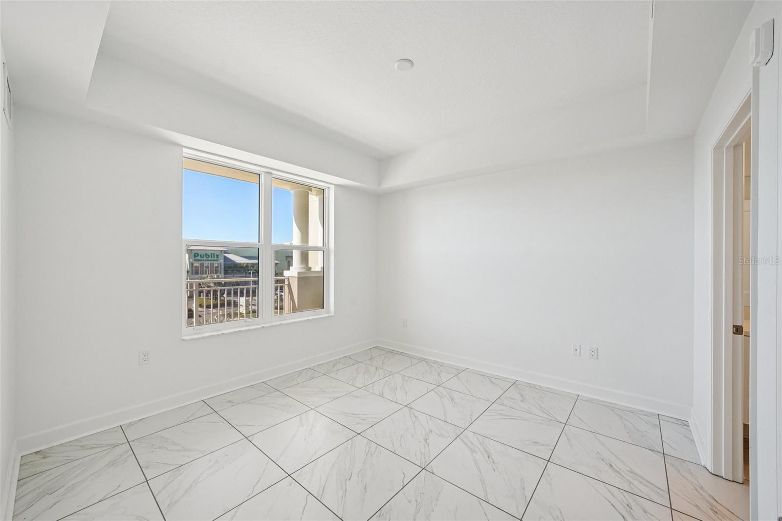 DOLPHIN HARBOUR CONDO - Residential