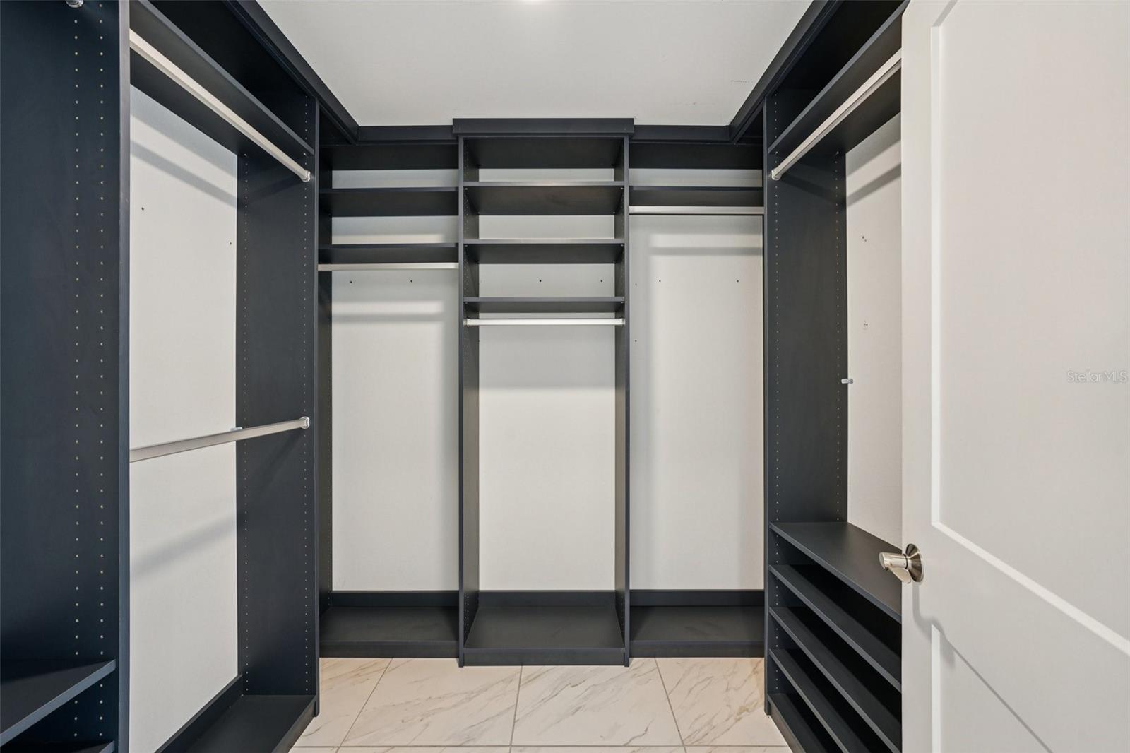 DOLPHIN HARBOUR CONDO - Residential