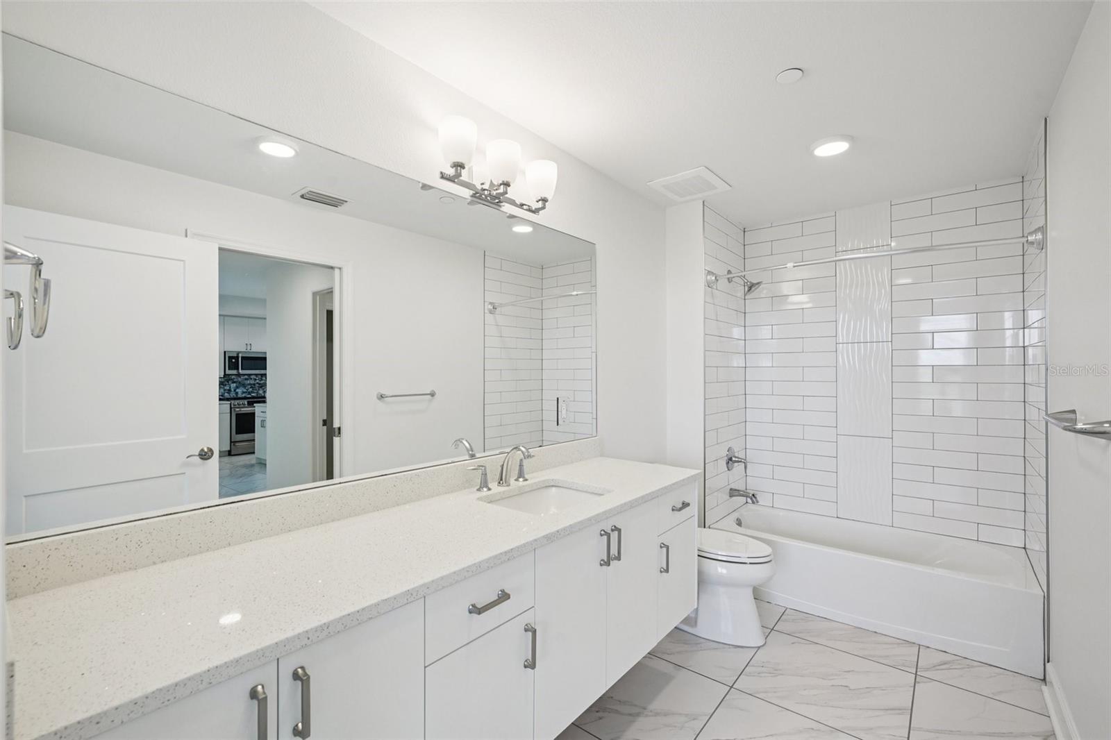 DOLPHIN HARBOUR CONDO - Residential