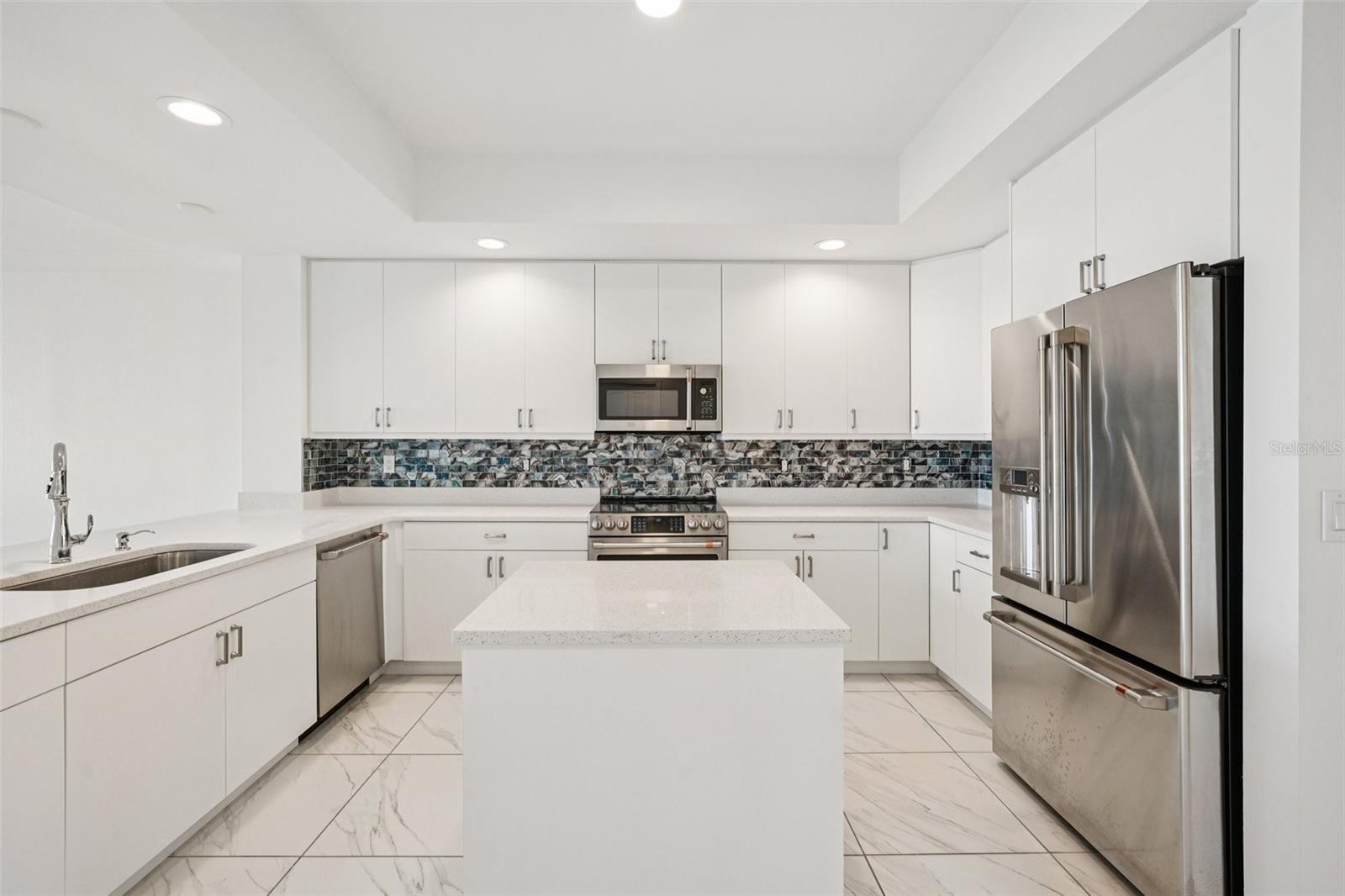 DOLPHIN HARBOUR CONDO - Residential