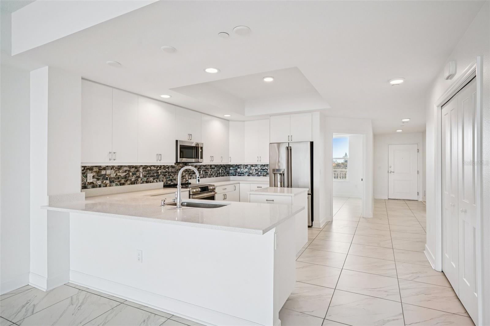 DOLPHIN HARBOUR CONDO - Residential