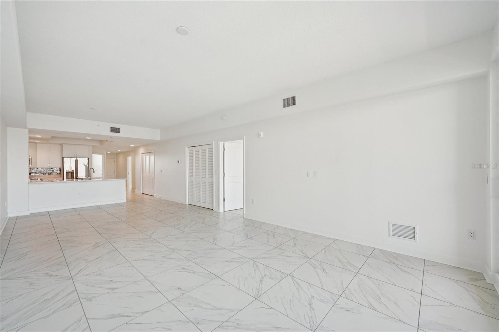 DOLPHIN HARBOUR CONDO - Residential