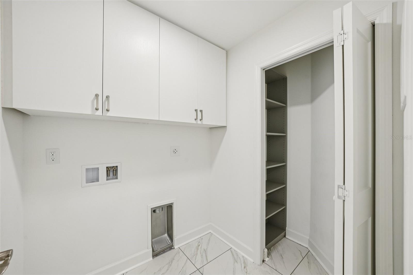 DOLPHIN HARBOUR CONDO - Residential