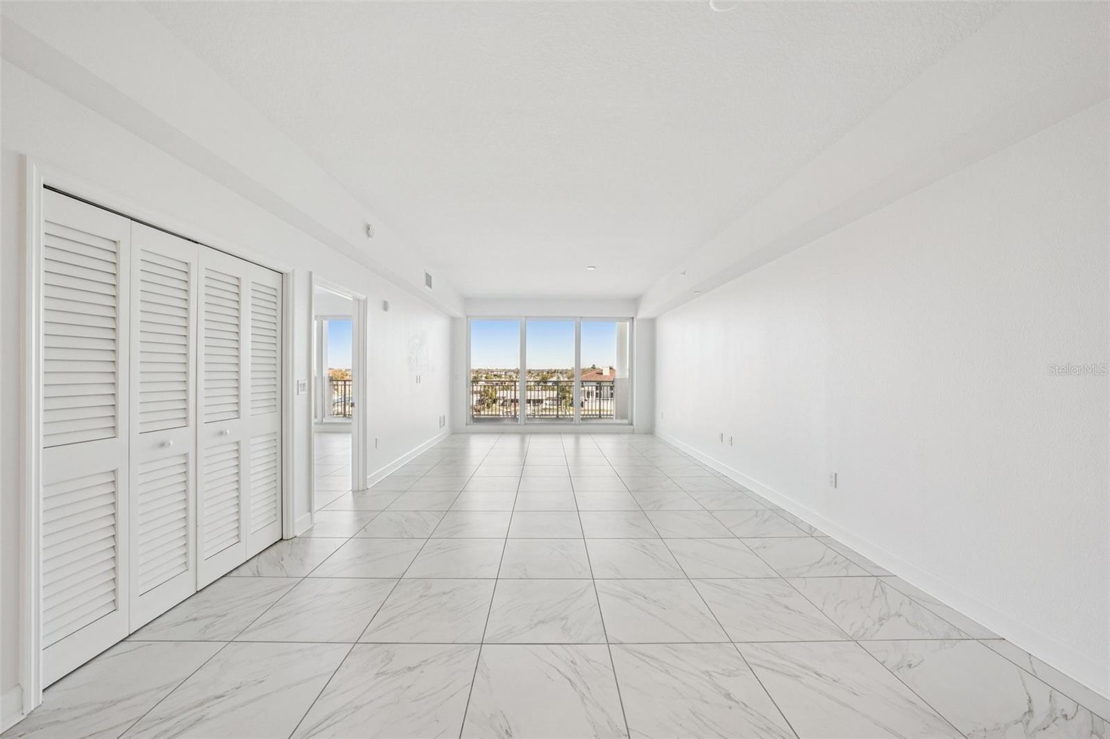 DOLPHIN HARBOUR CONDO - Residential