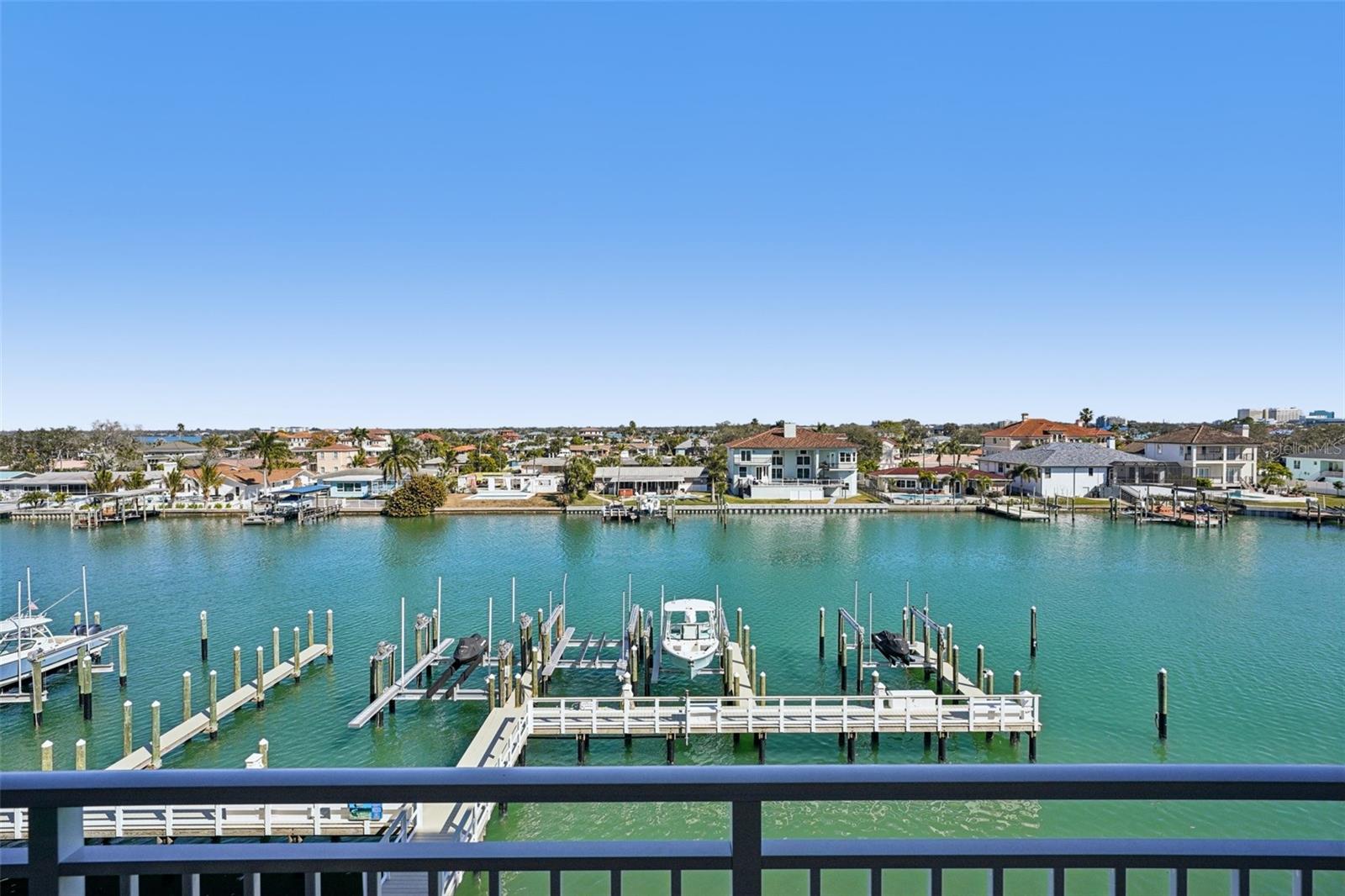 DOLPHIN HARBOUR CONDO - Residential