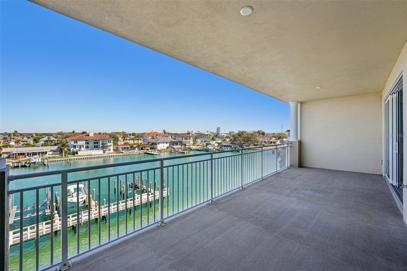 DOLPHIN HARBOUR CONDO - Residential