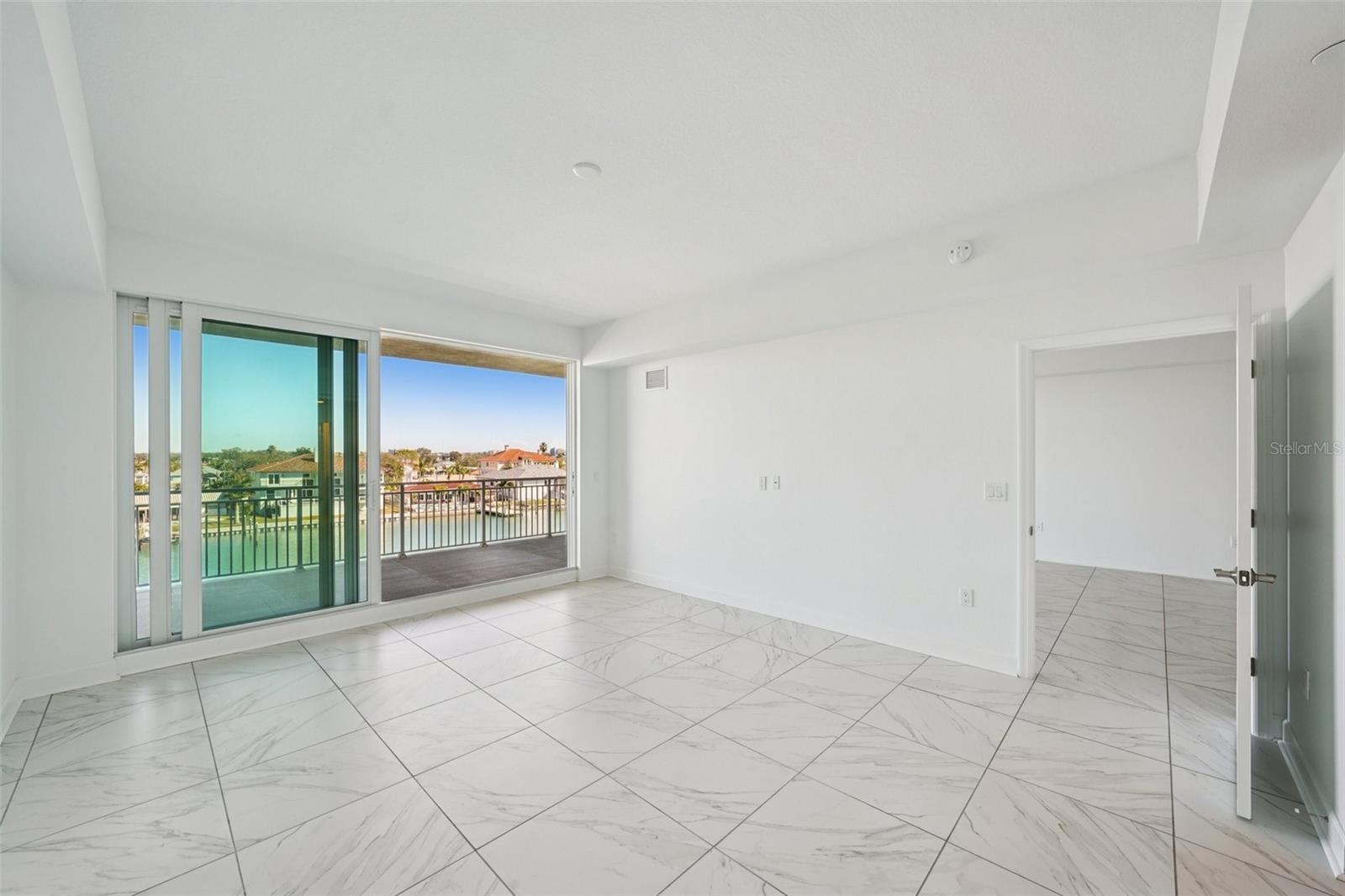 DOLPHIN HARBOUR CONDO - Residential