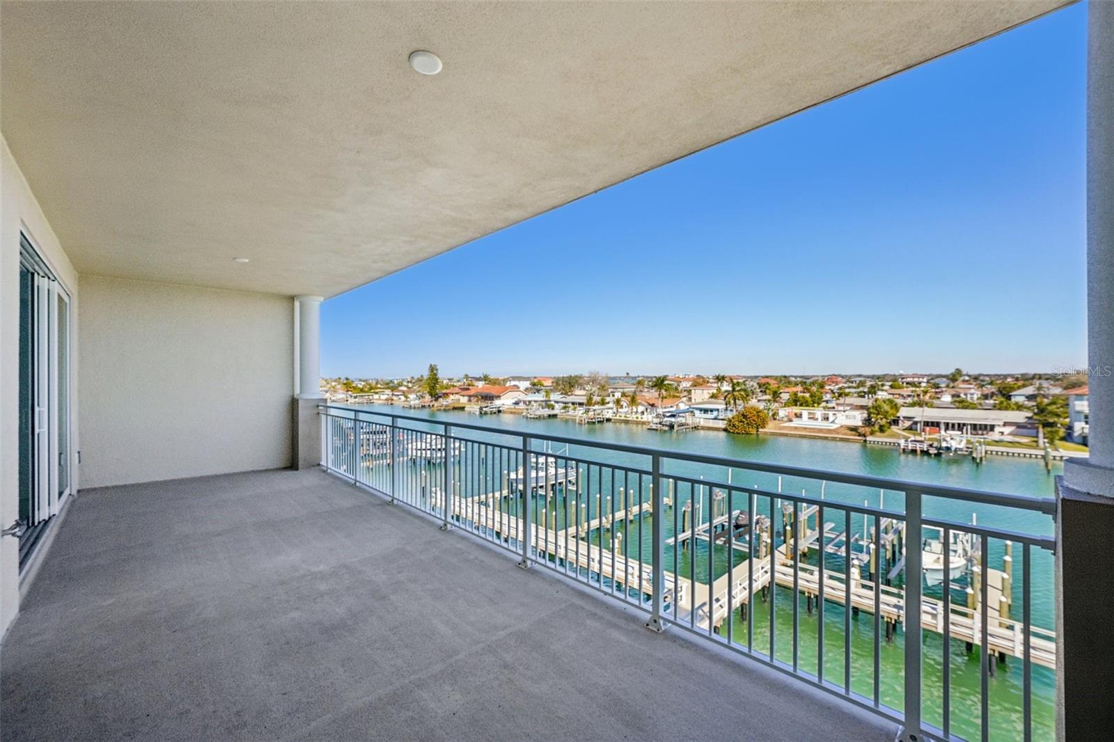 DOLPHIN HARBOUR CONDO - Residential