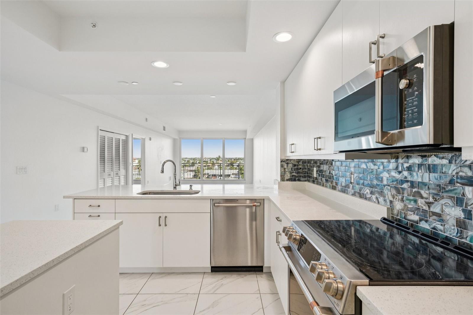 DOLPHIN HARBOUR CONDO - Residential