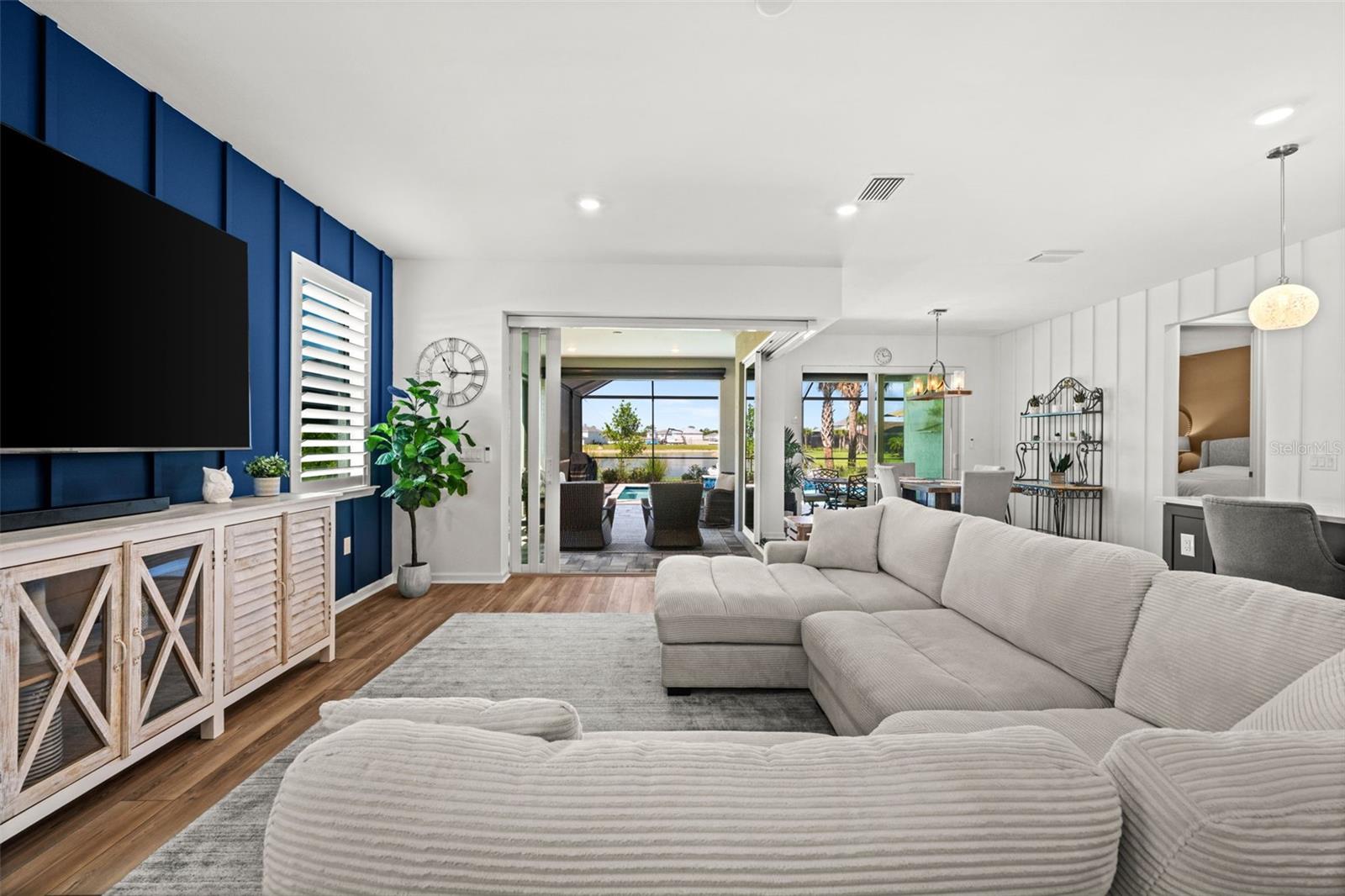NORTHRIDGE - Residential