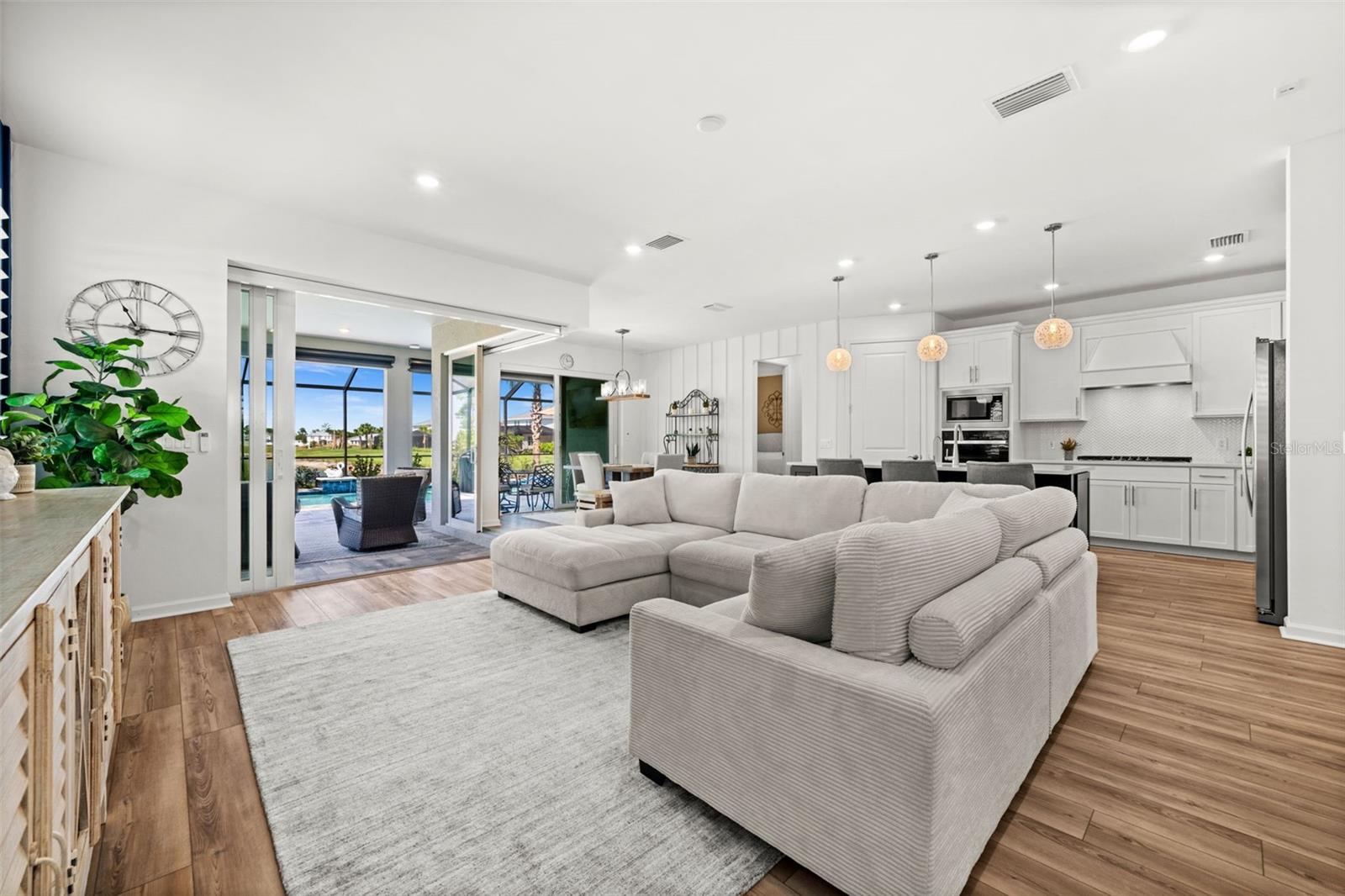 NORTHRIDGE - Residential