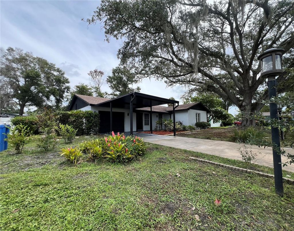 Photo of 7703 W Hiawatha Street, Tampa, FL 33615 (MLS # TB8414154)