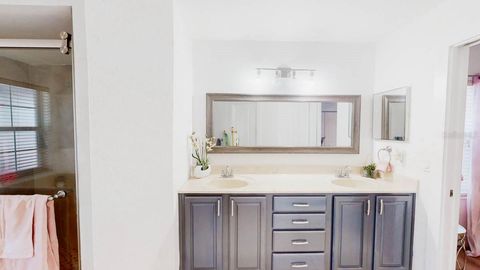 Tiny photo for 13850 SW 71st Lane, Ocala, FL 34481 (MLS # OM710339)