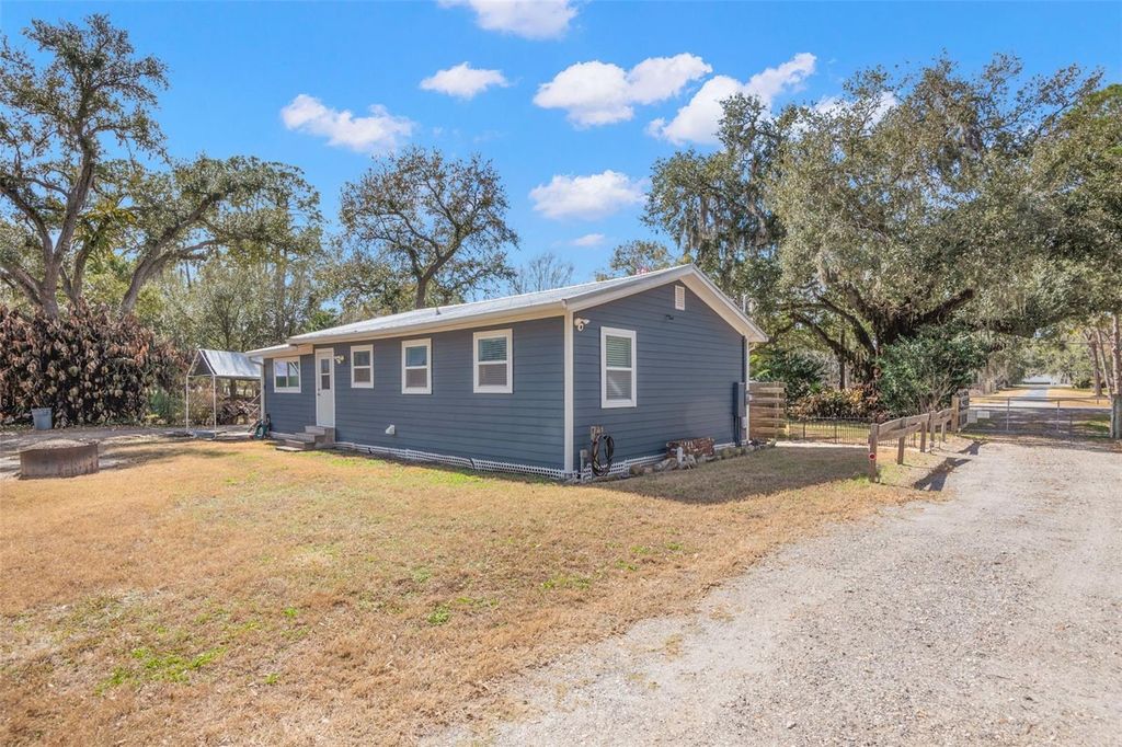Photo of 10627 Mcintosh Road, Thonotosassa, FL 33592 (MLS # TB8476853)