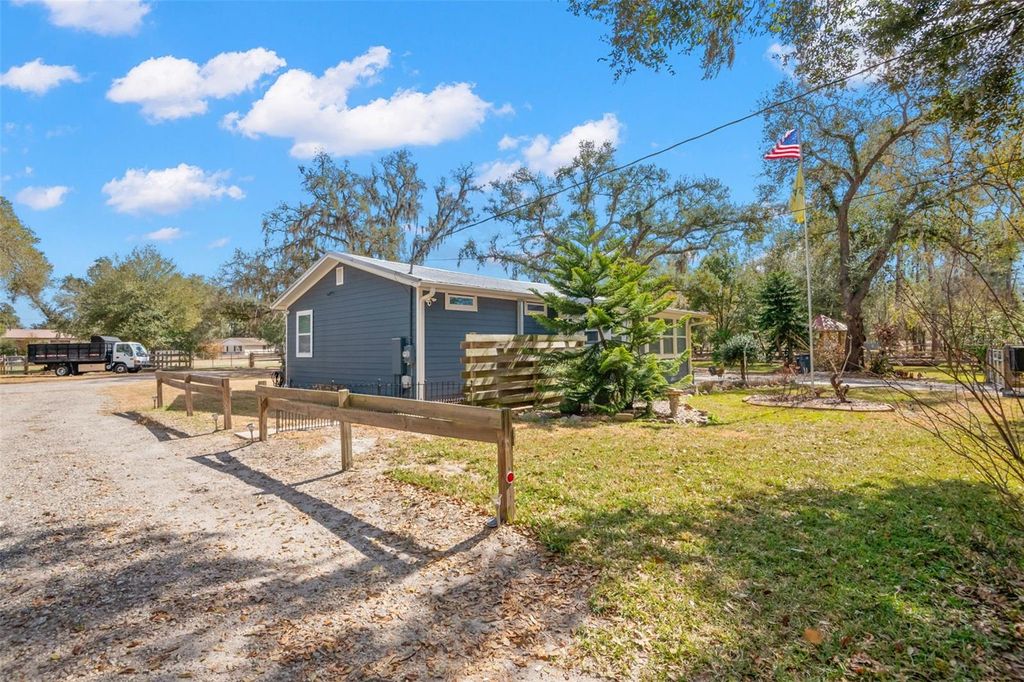 Photo of 10627 Mcintosh Road, Thonotosassa, FL 33592 (MLS # TB8476853)
