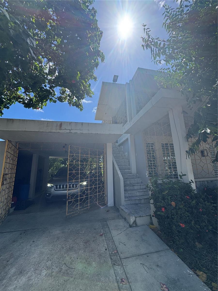 UNIVERSITY GARDENS - Residential Income