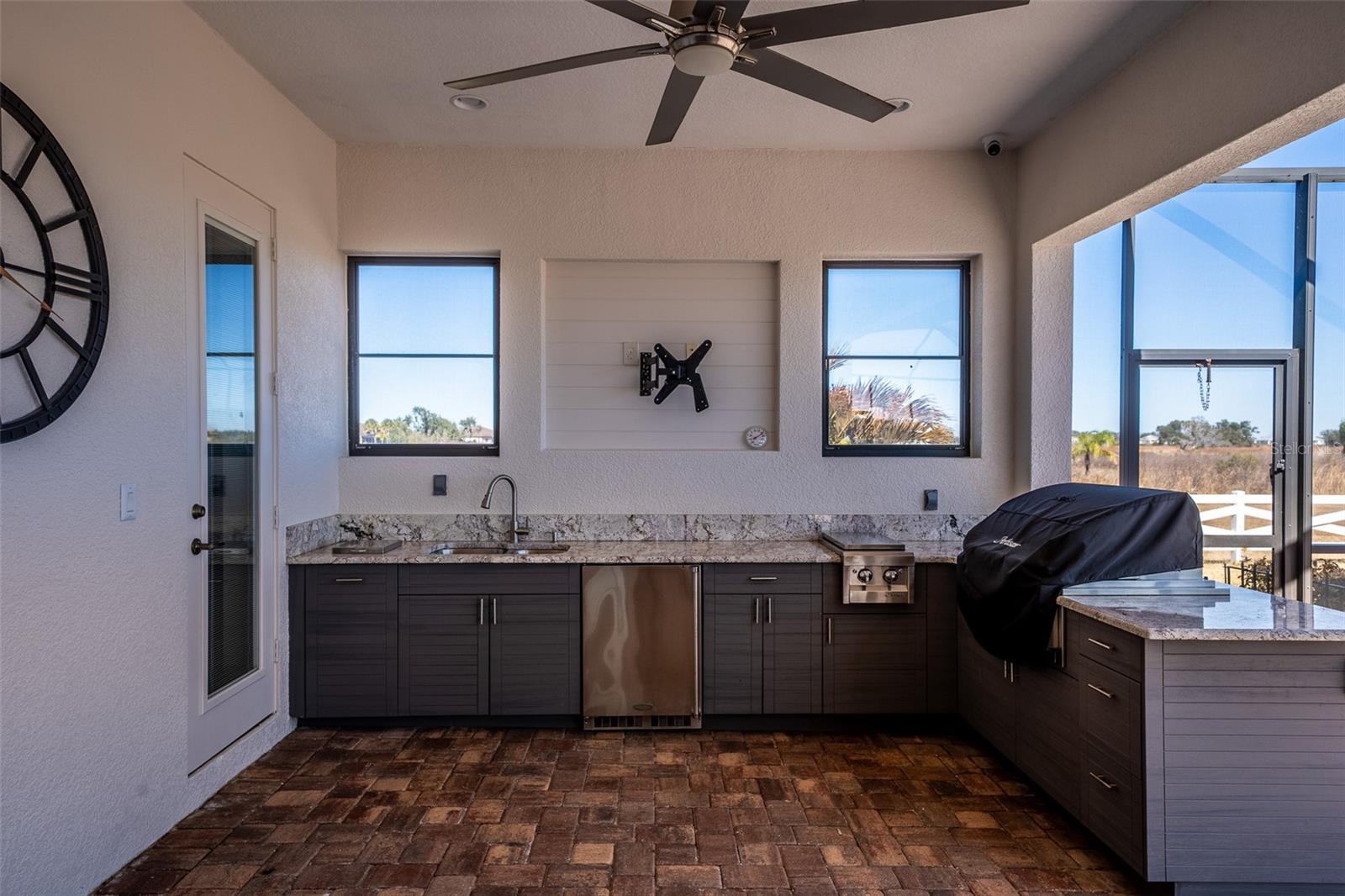 HAMPTON LAKES - Residential