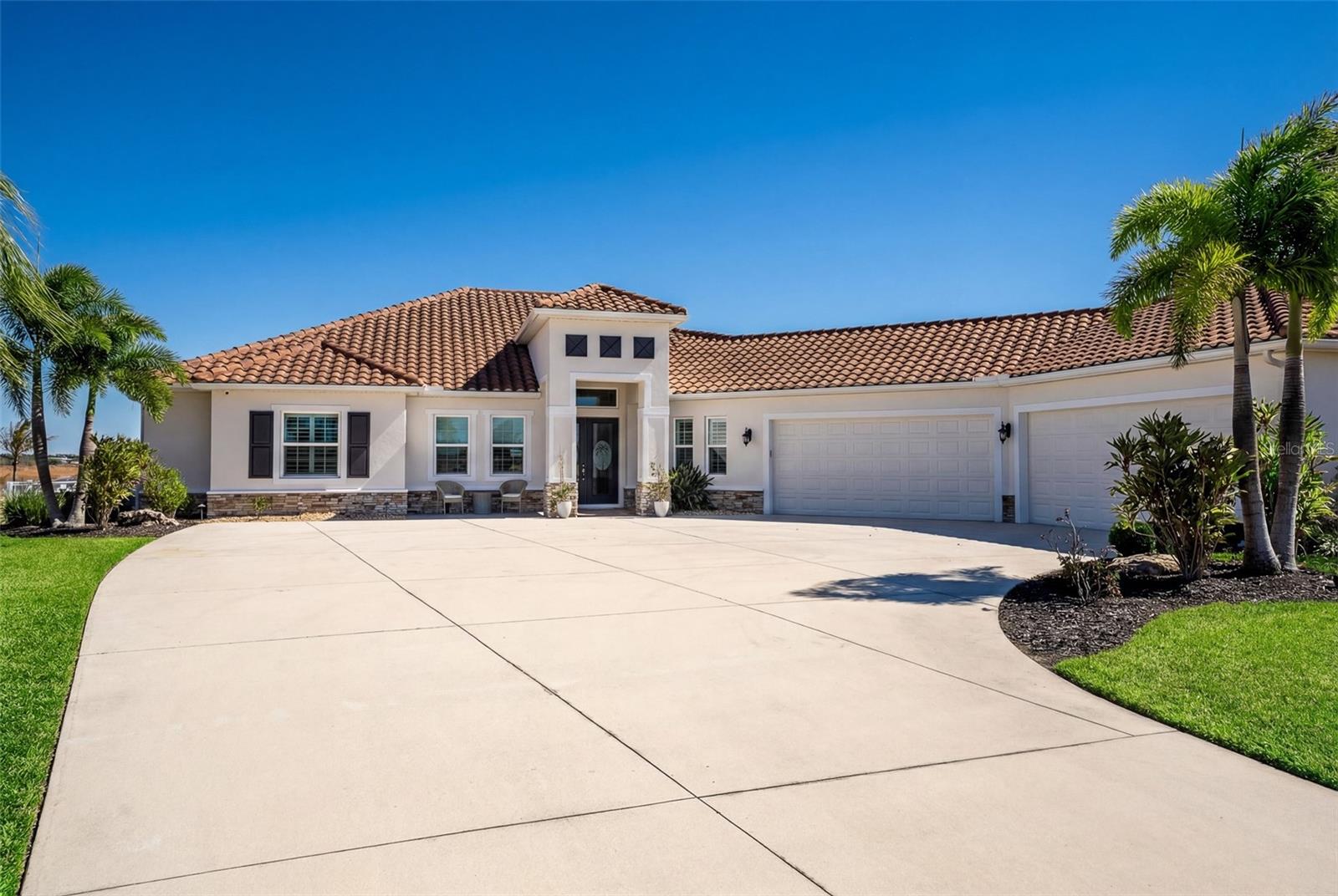 HAMPTON LAKES - Residential