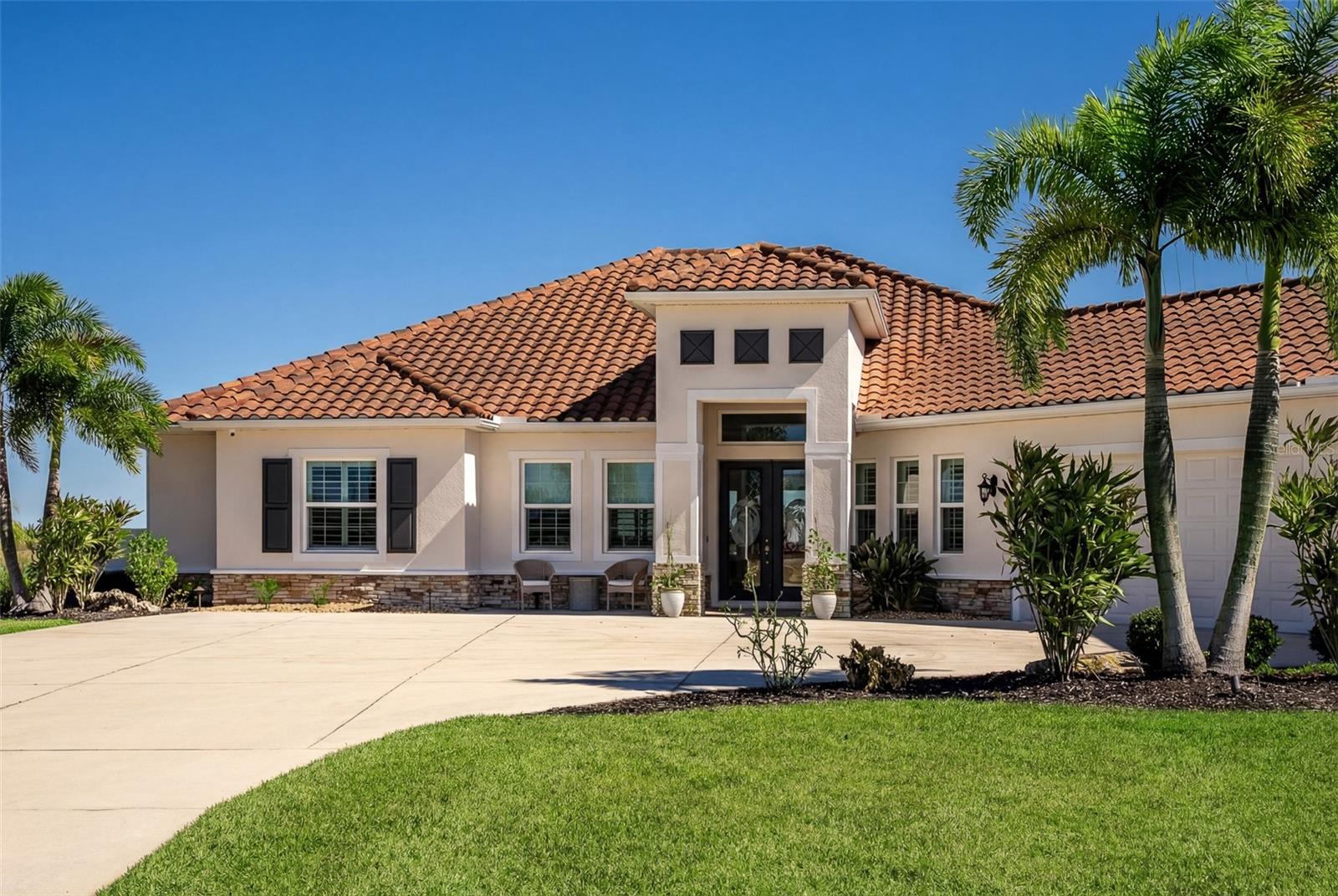 HAMPTON LAKES - Residential