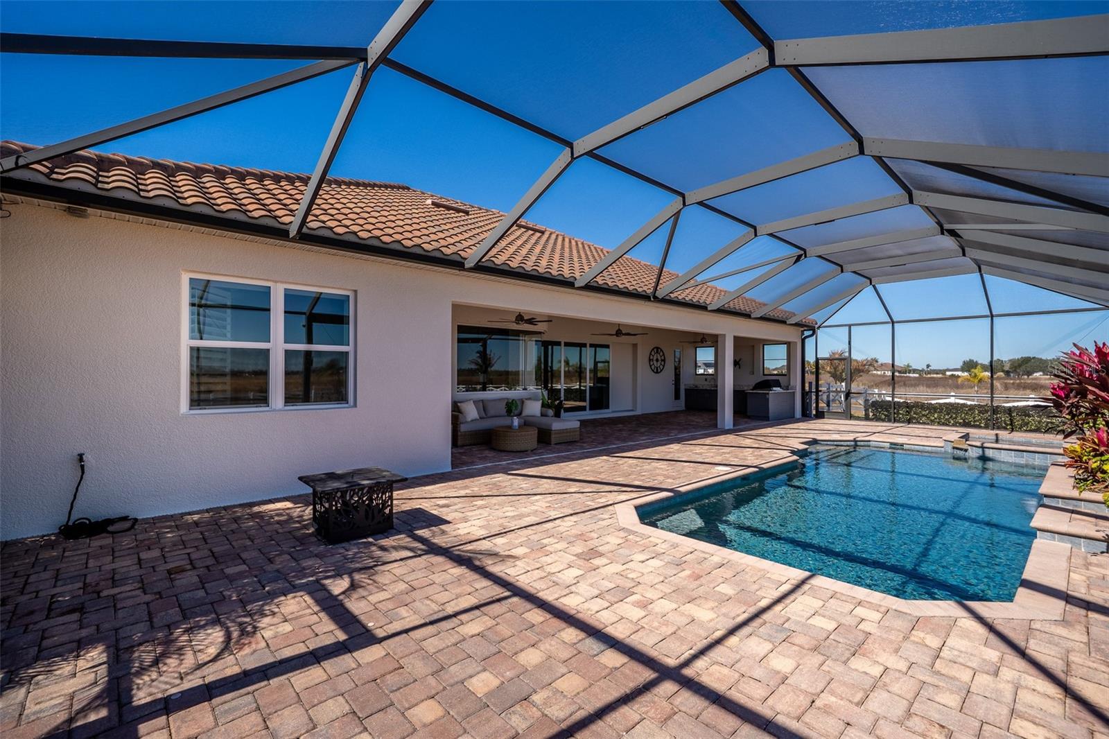 HAMPTON LAKES - Residential