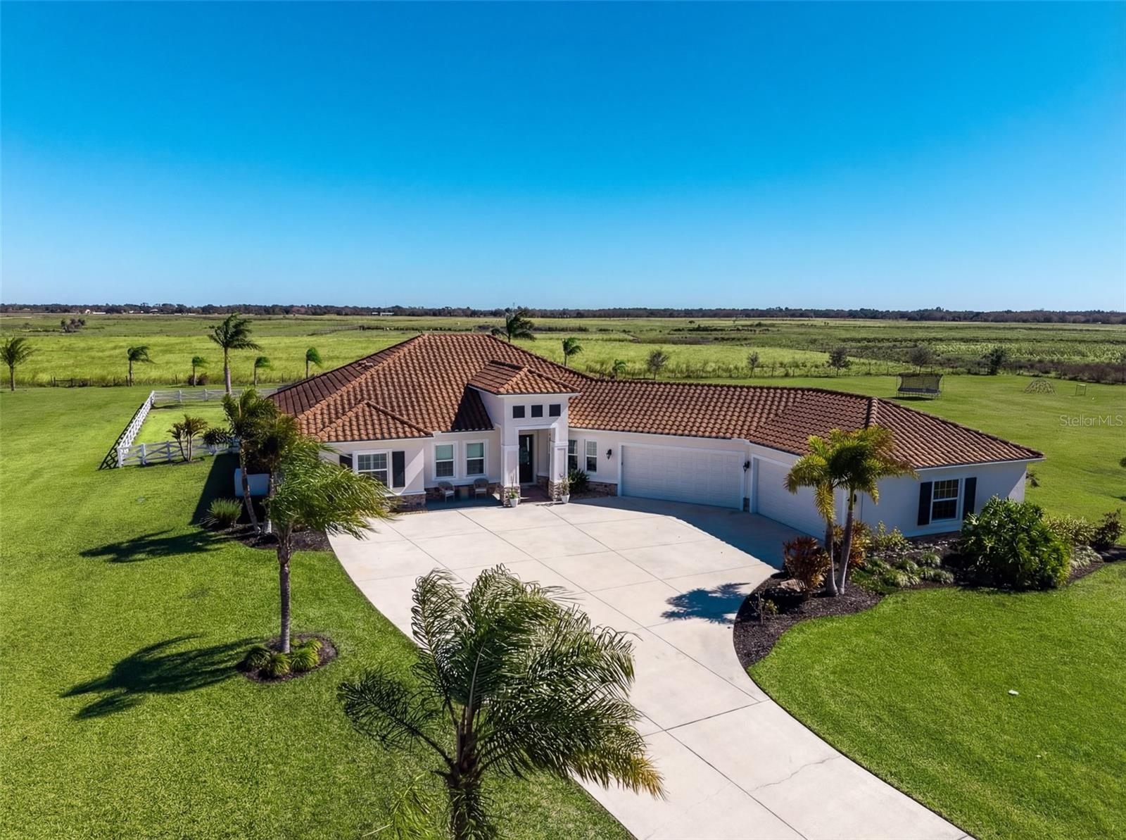 HAMPTON LAKES - Residential