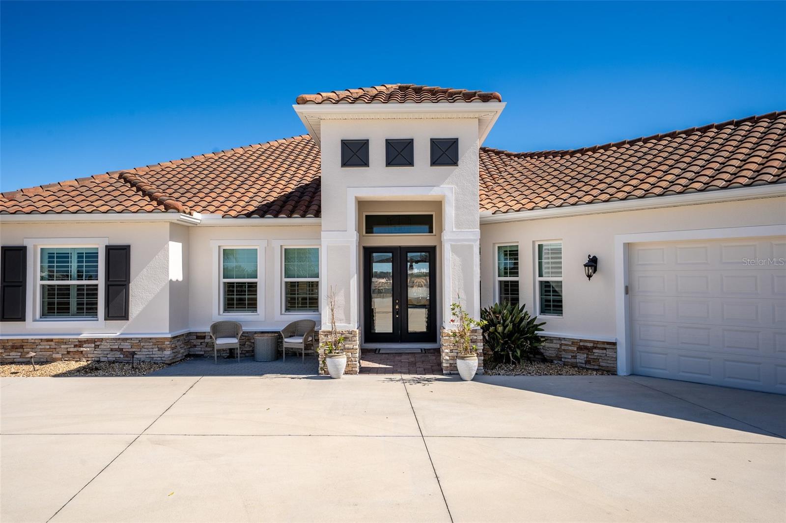 HAMPTON LAKES - Residential