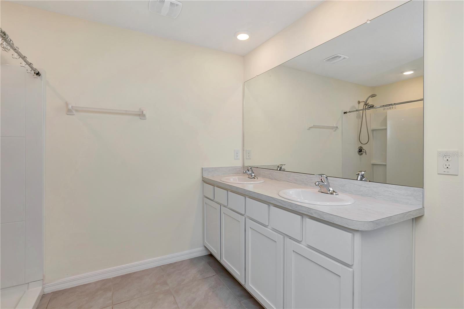 BARRINGTON/STERLING HILL UN 2 - Residential