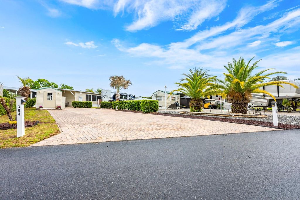 Photo of 2410 Limewood Avenue #304, Clermont, FL 34714 (MLS # O6394920)