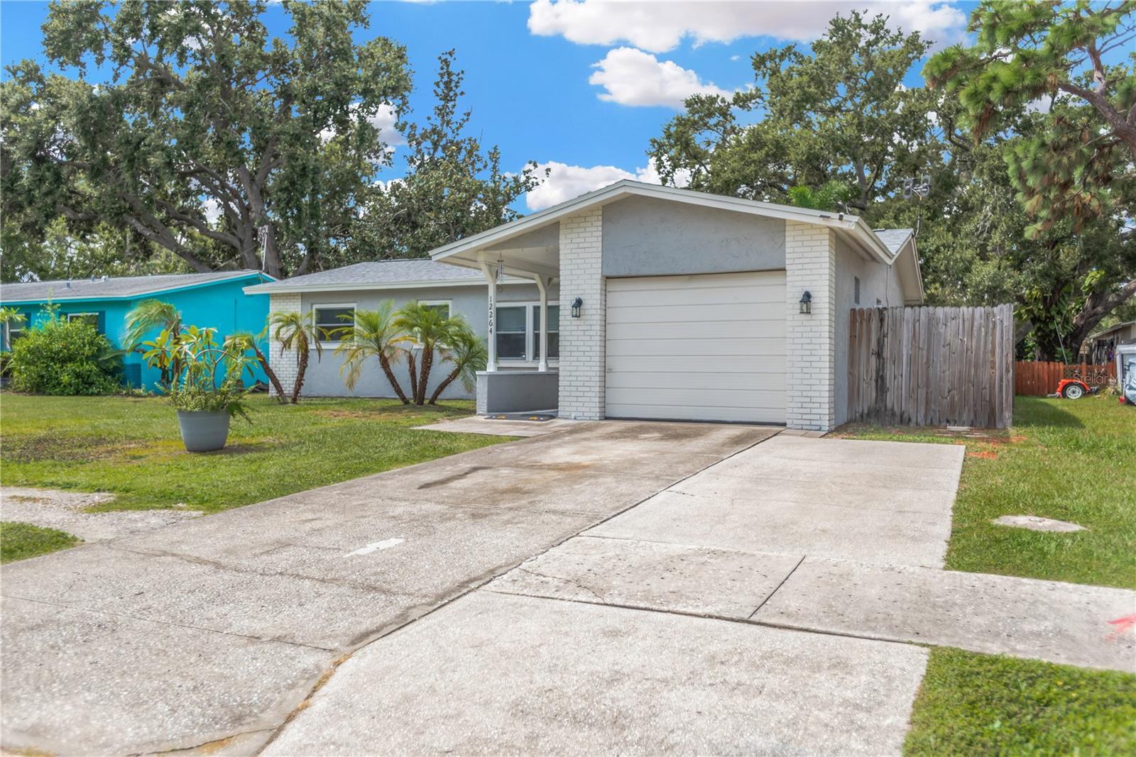 LAKE BREEZE ESTATES REP - Residential