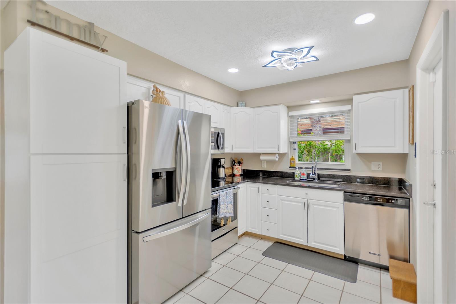 LAKE BREEZE ESTATES REP - Residential