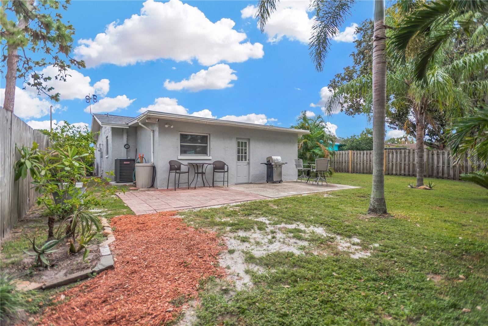 LAKE BREEZE ESTATES REP - Residential