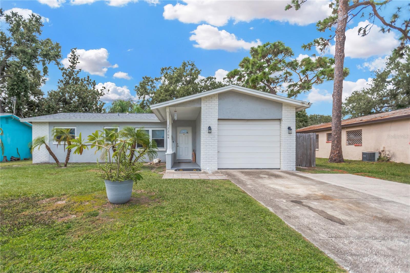 LAKE BREEZE ESTATES REP - Residential