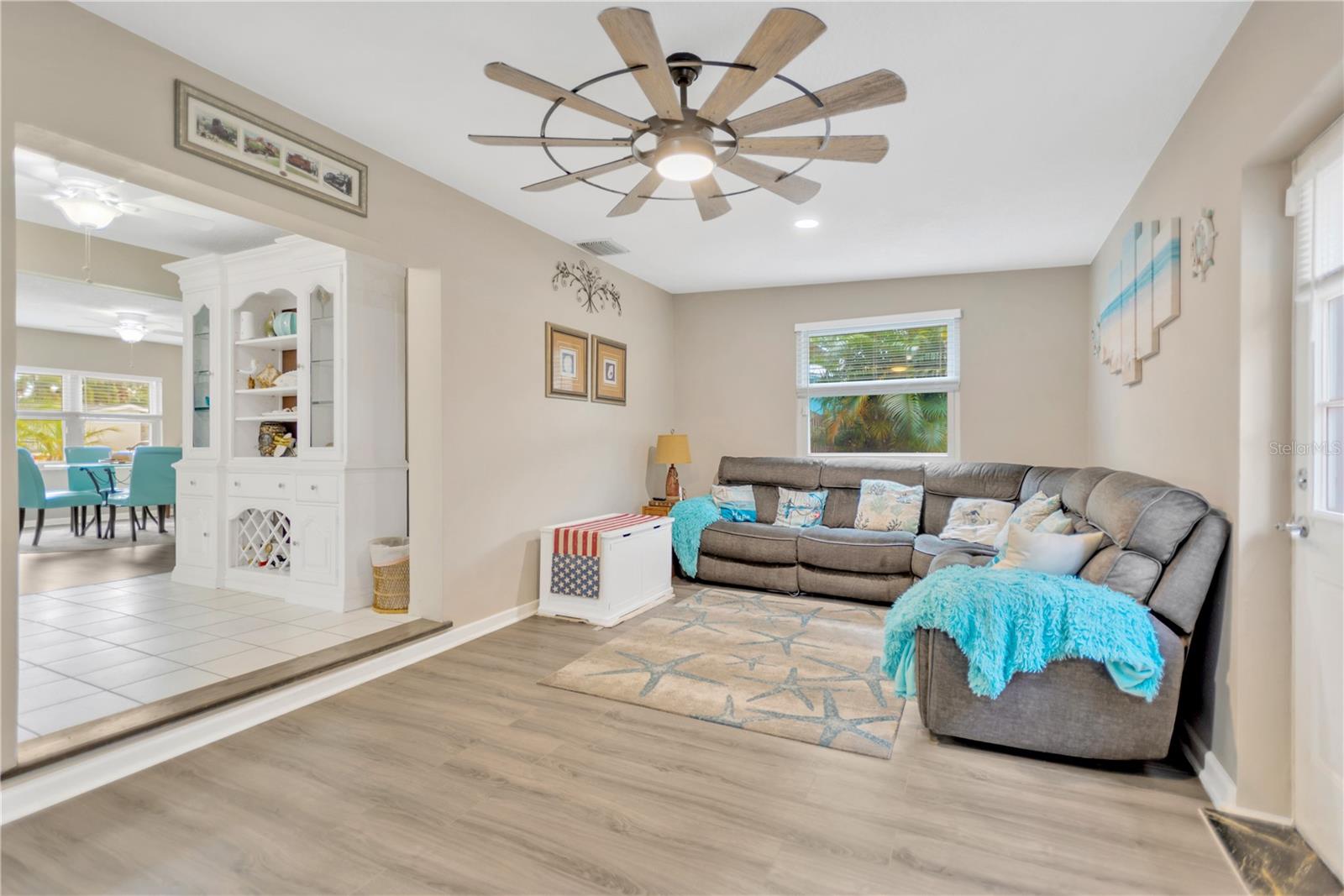 LAKE BREEZE ESTATES REP - Residential