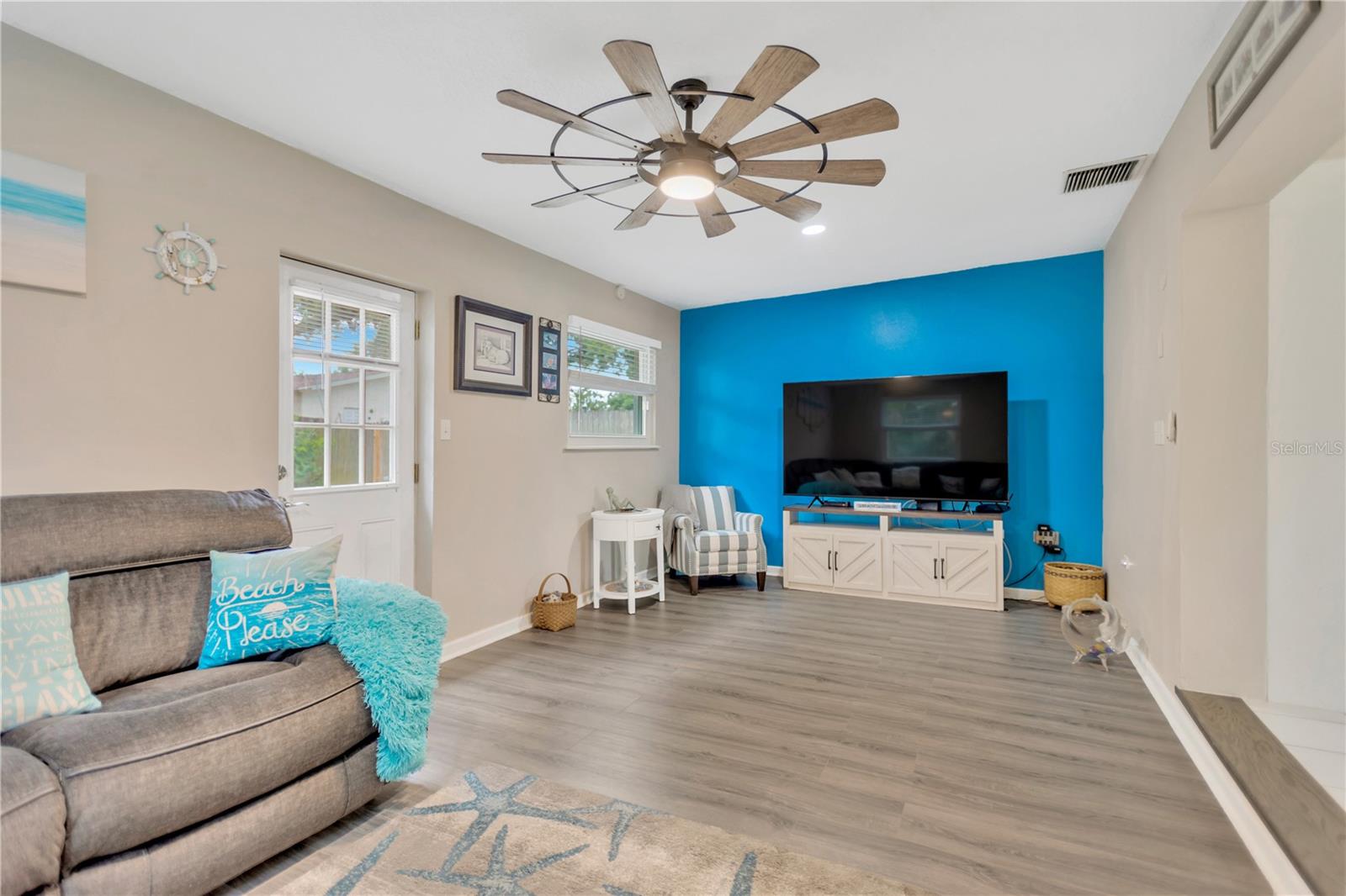 LAKE BREEZE ESTATES REP - Residential