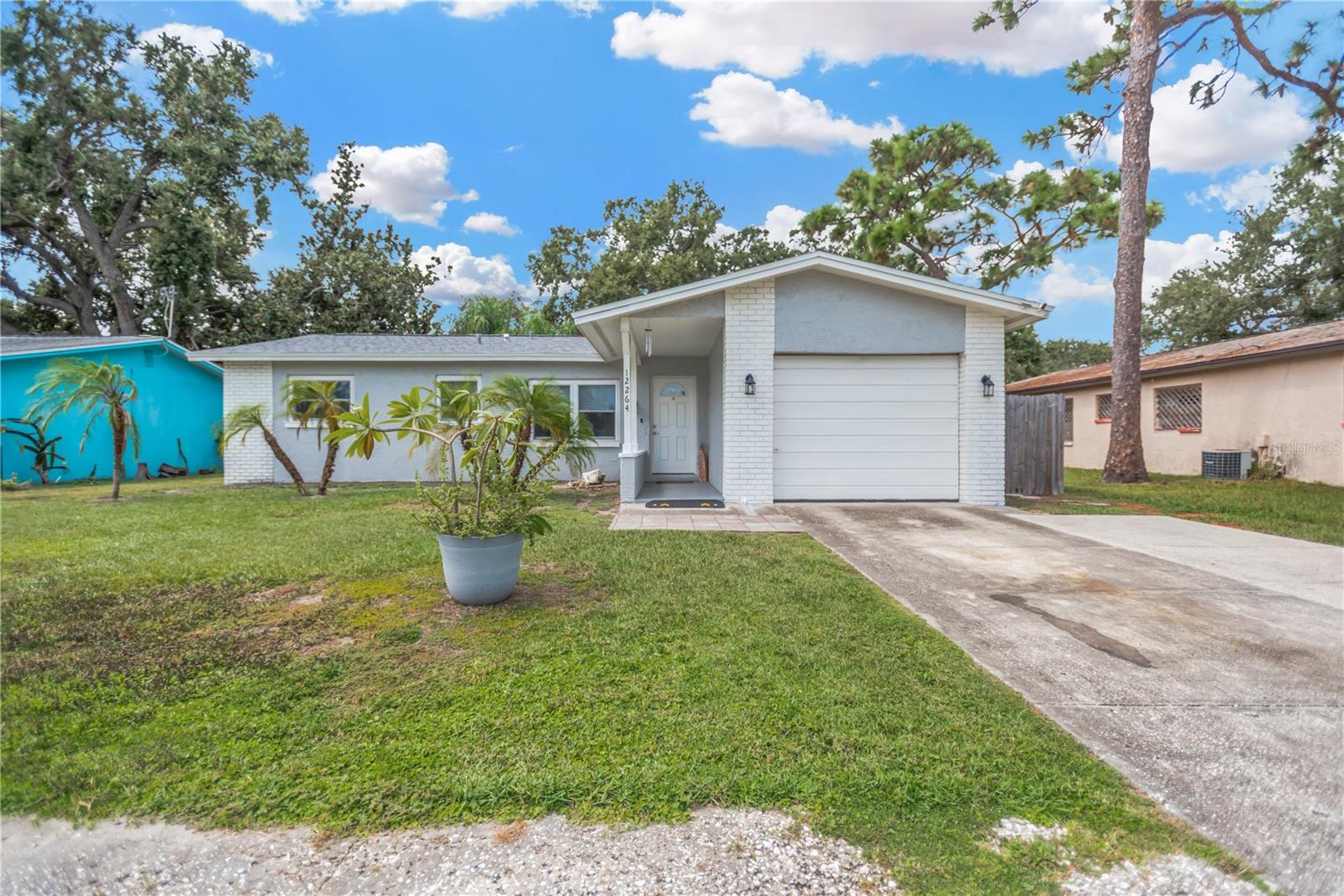 LAKE BREEZE ESTATES REP - Residential